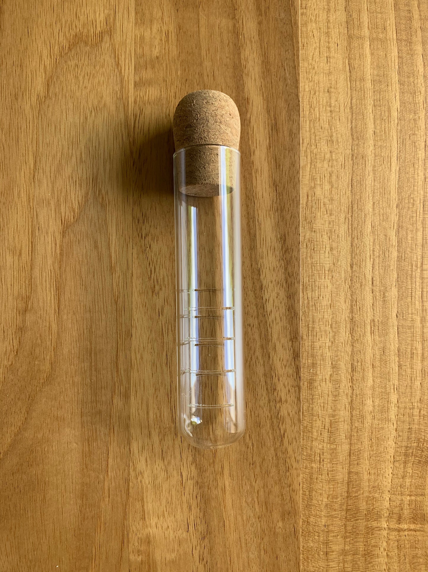Infusor em vidro com tampa de rolha - Te Chas