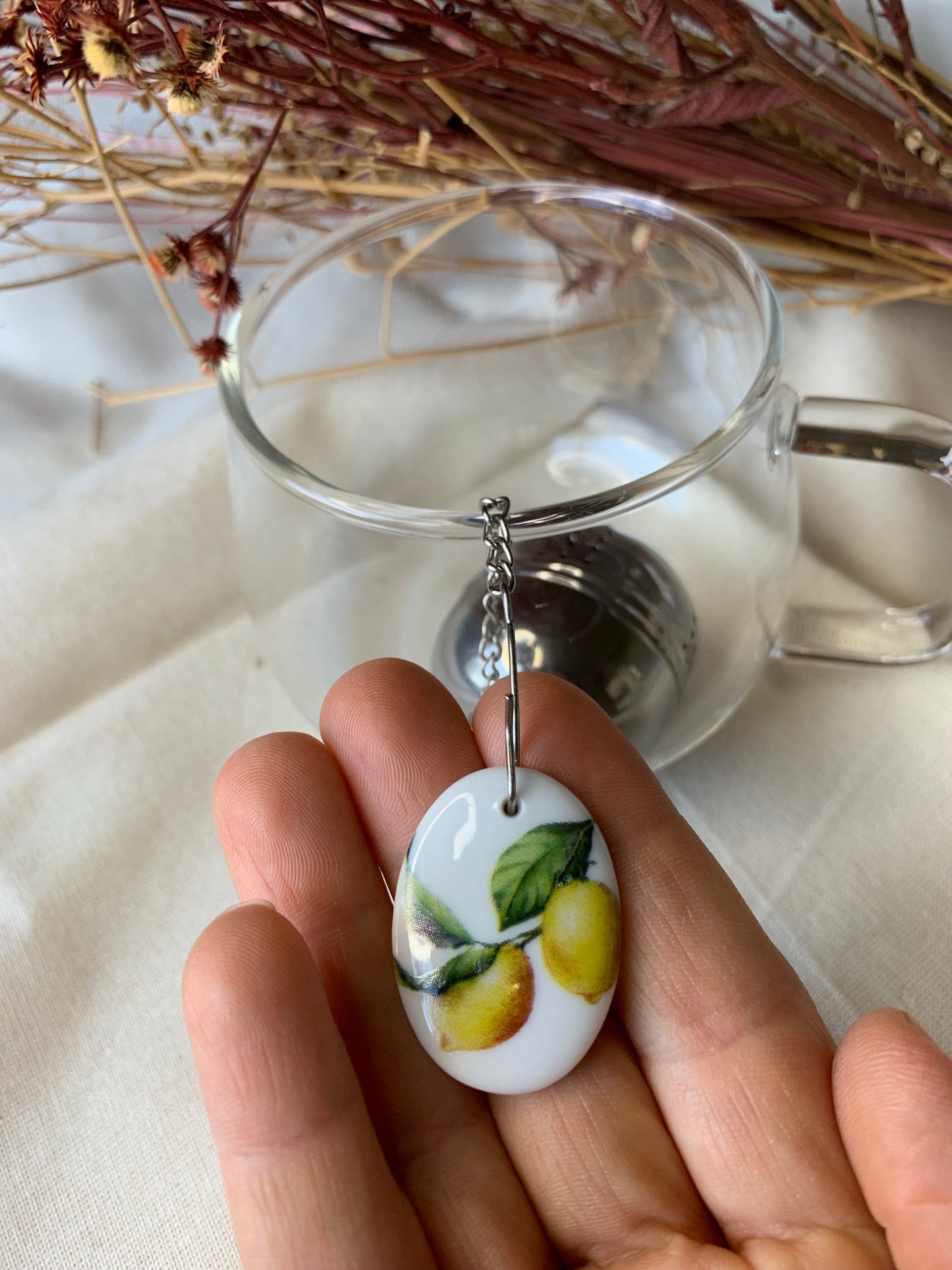 Infusor P com pingente de porcelana